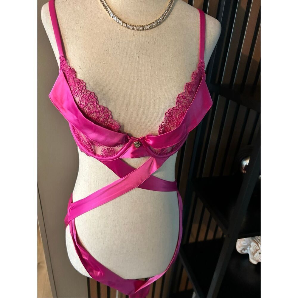 VICTORIA SECRET sz M TEDDY PINK SATIN LACE ONE PIECE V STRING VALENTINE NWT